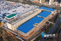 打钉声、切割机声此起彼伏