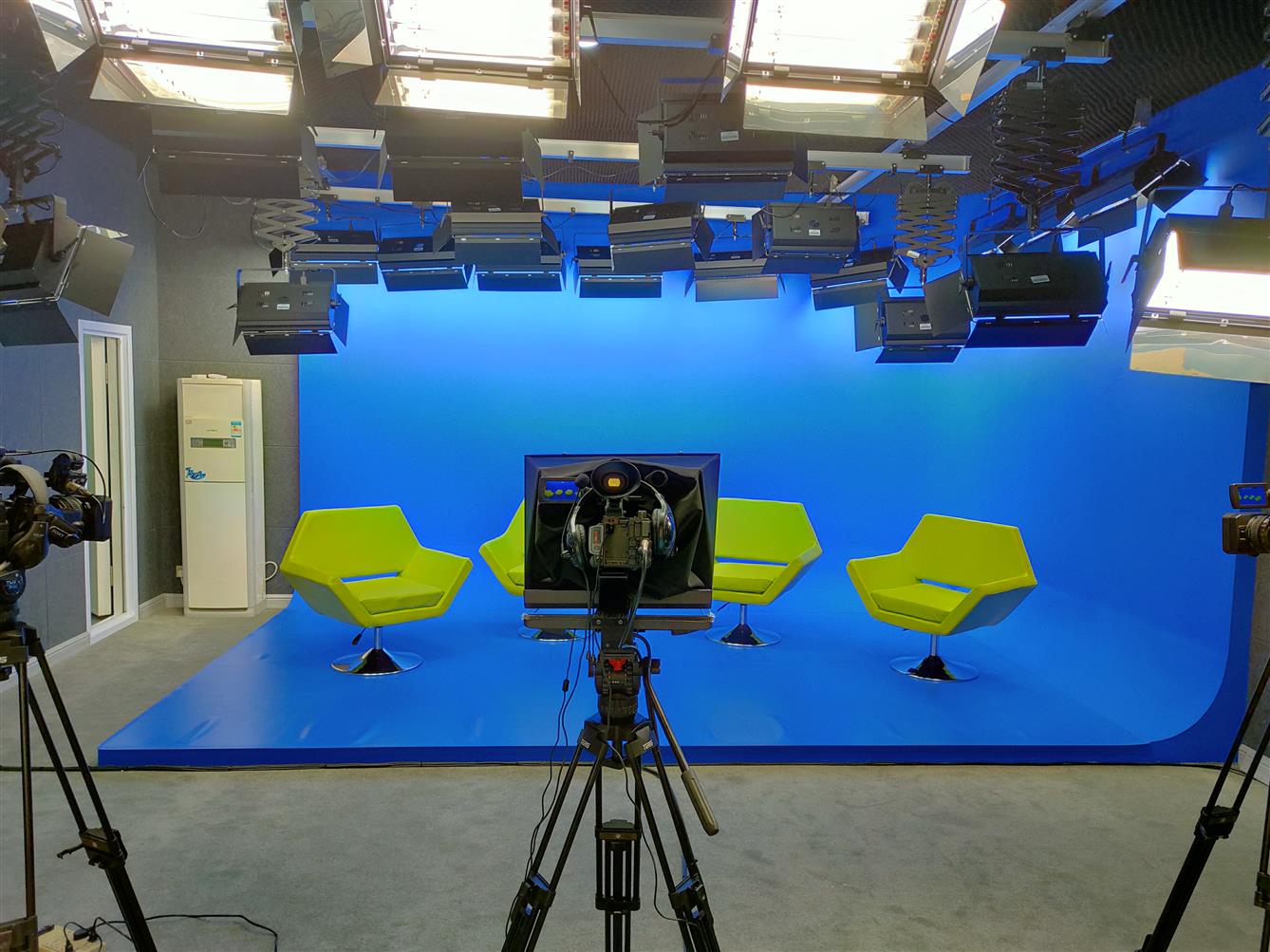 实现车辆编码、运行监测、风险预警等功能