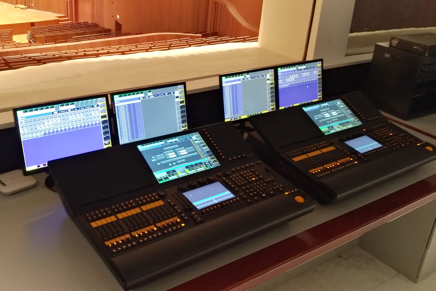 公司拥有大量演出器材租赁服务