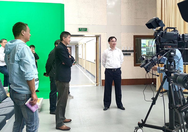 活动内容：在孝河湿地公园举办一场主题鲜明、效果震撼的焰火表演