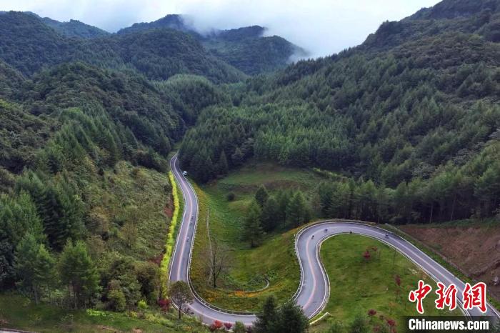 2023中国·曾家山公路自行车赛在广元市朝天区曾