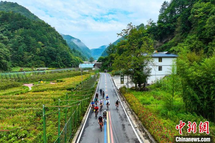 2023中国·曾家山公路自行车赛在广元市朝天区曾