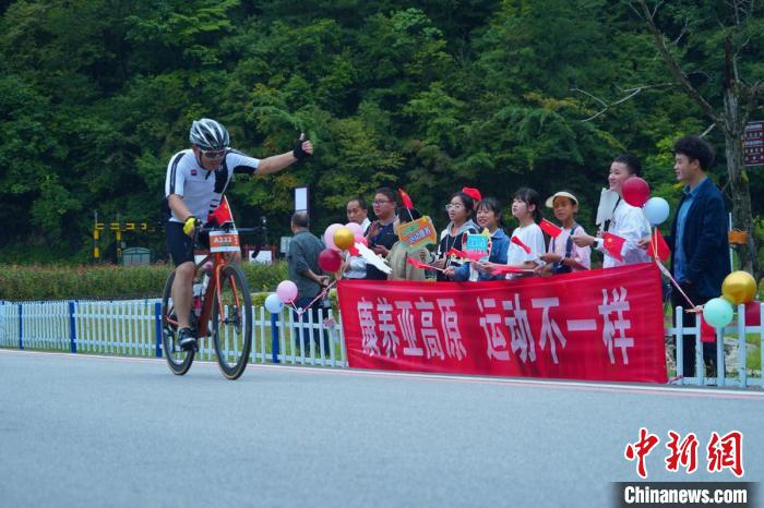 2023中国·曾家山公路自行车赛在广元市朝天区曾