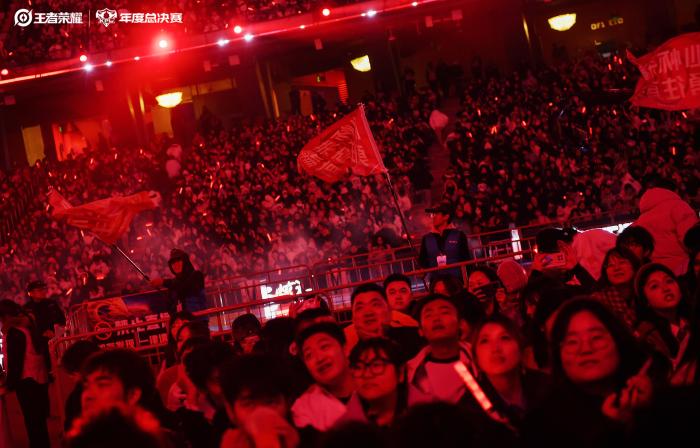 AG蝉联KPL年度总冠军，赛事现场观众人数突破世界