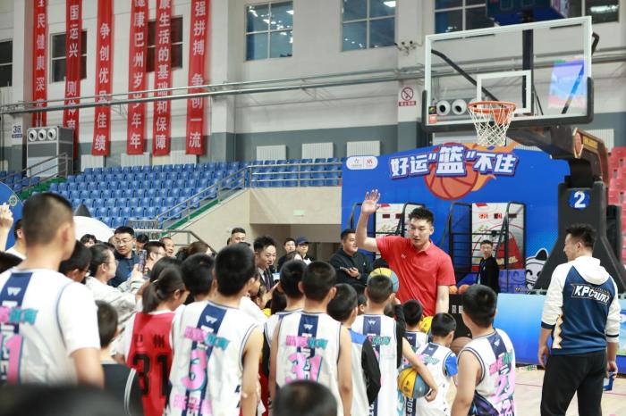 国球两进走进库尔勒：体坛名将携手观众切磋技