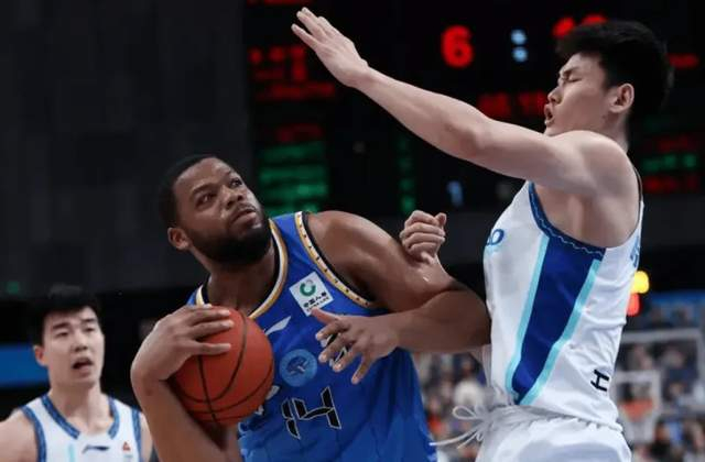 北京男篮力克广州迎三喜一忧 内线组合成胜负关