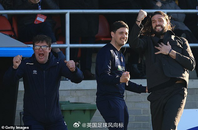 37岁前曼联前锋安迪·卡罗尔执教首秀告捷