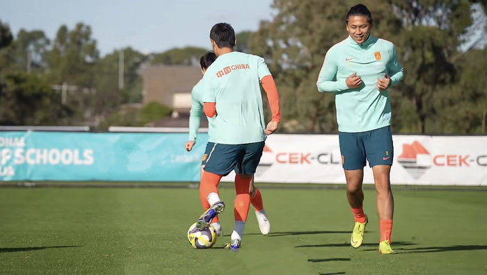 国足热身赛迎强敌 喀麦隆试金石考验邵佳一首秀