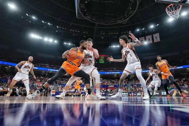 cba常规赛第35轮上海久事男篮16连胜追平上赛季纪