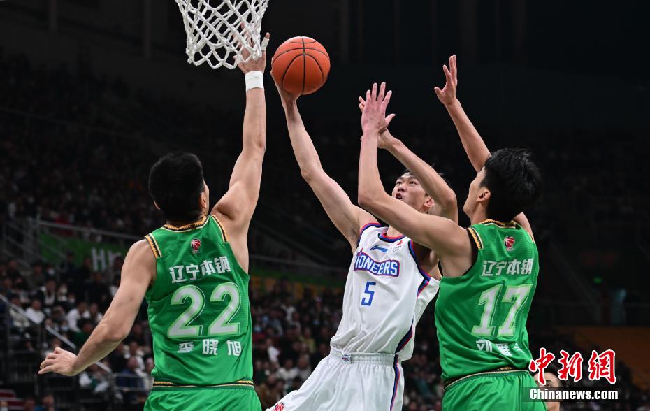 辽宁男篮豪取九连胜保持不败，前教练杨鸣领取