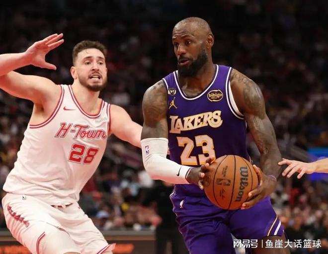 湖人爆冷击败爵士排名跌至西部第四，季后赛首