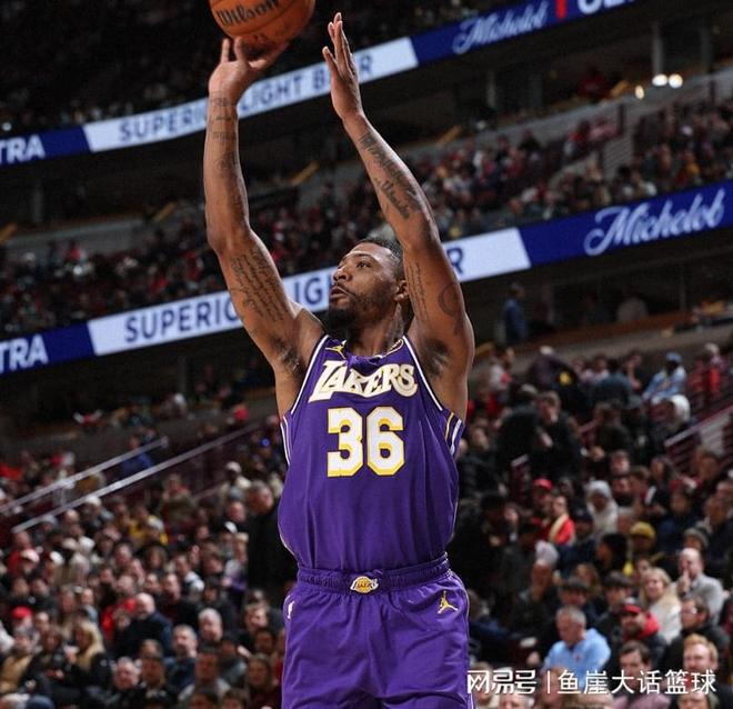 湖人爆冷击败爵士排名跌至西部第四，季后赛首