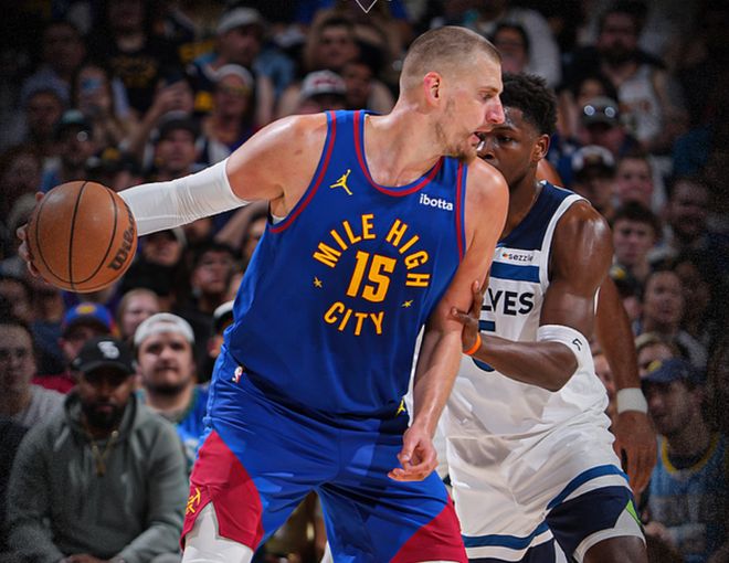 掘金季后赛首战失利 阵容隐患暴露 面临淘汰危机